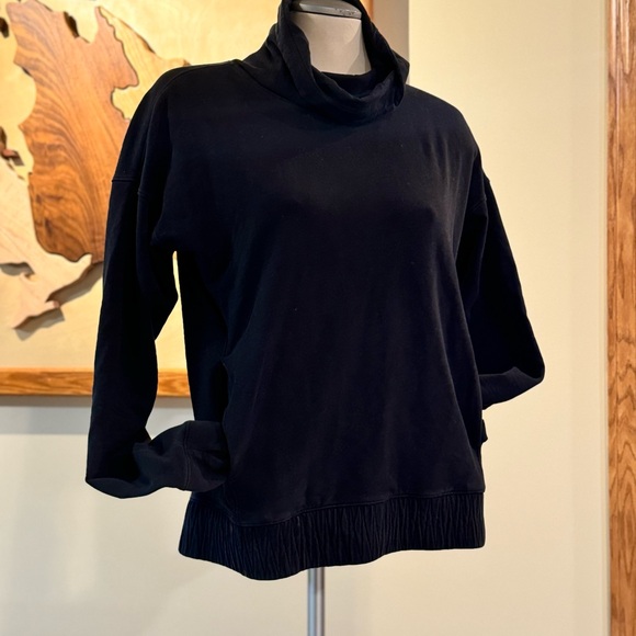 Lululemon kick the cloud funnel neck sweater - worn - Picture 2 of 8